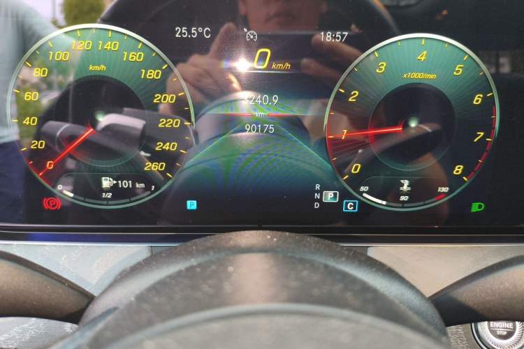 Used Mercedes-Benz E-Class 2021 Restyled E 300 L Luxury Edition Odometer Close Up