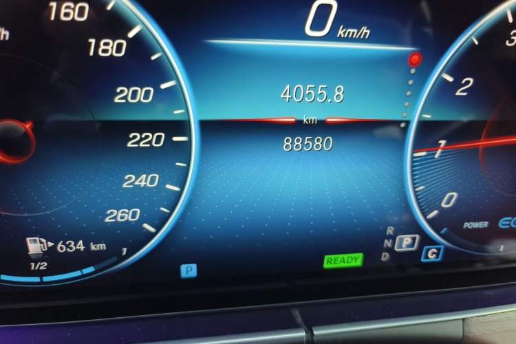 Used Mercedes-Benz E-Class 2021 E 260 L 4MATIC Odometer Close Up