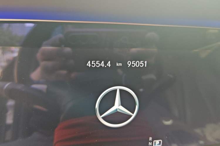 Used Mercedes-Benz E-Class 2021 E 300 L Premium Edition Odometer Close Up