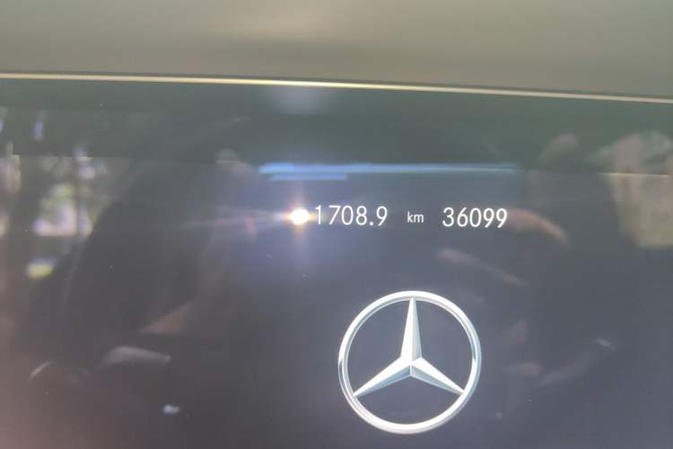 Used Mercedes-Benz E-Class 2021 Facelift E 260 L Odometer Close Up
