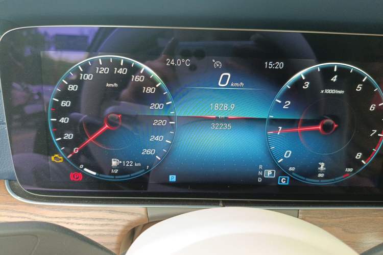 Used Mercedes-Benz E-Class 2021 Restyled E 300 L Luxury Edition Odometer Close Up