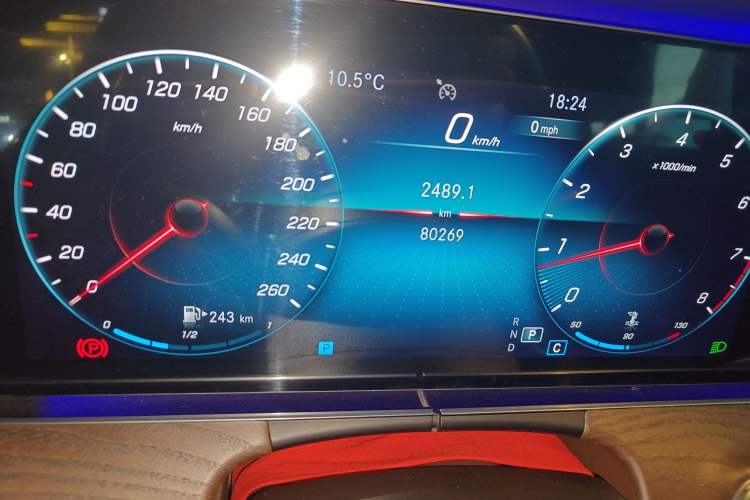 Used Mercedes-Benz E-Class 2021 E 300 L Stylish Model Odometer Close Up