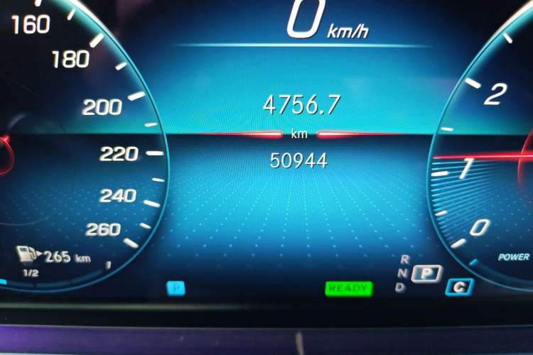Used Mercedes-Benz E-Class 2021 E 260 L Odometer Close Up
