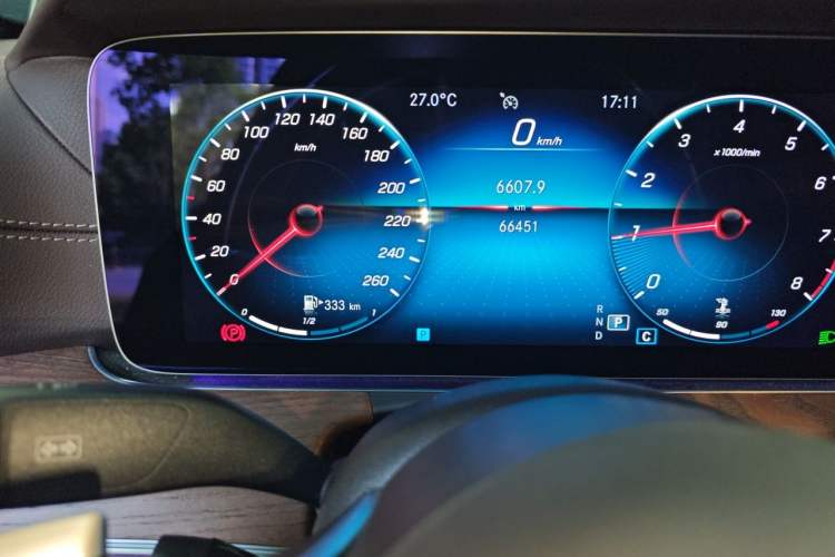 Used Mercedes-Benz E-Class 2021 Restyled E 300 L Luxury Edition Odometer Close Up