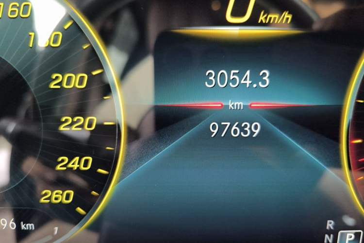 Used Mercedes-Benz E-Class 2021 Restyled E 300 L Luxury Edition Odometer Close Up