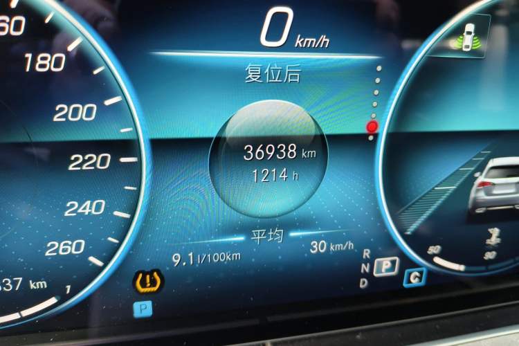 Used Mercedes-Benz E-Class 2021 Facelift E 300 L Stylish Edition Odometer Close Up