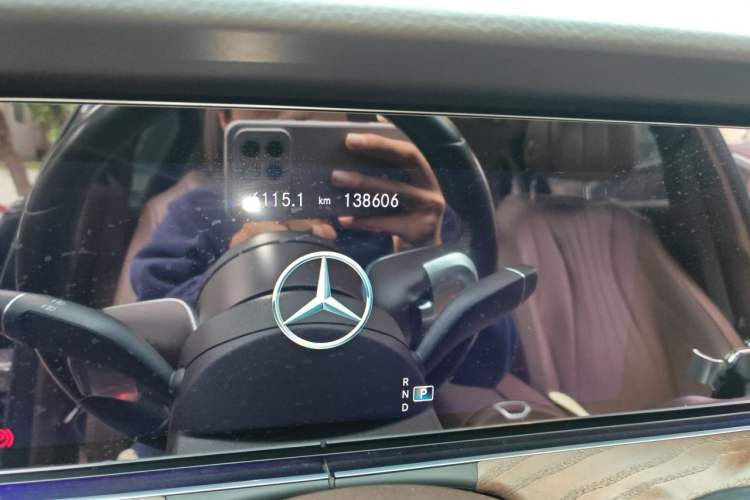 Used Mercedes-Benz E-Class 2021 Facelift E 260 L Odometer Close Up