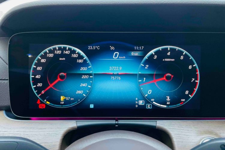 Used Mercedes-Benz E-Class 2021 Restyled E 300 L Luxury Edition Odometer Close Up