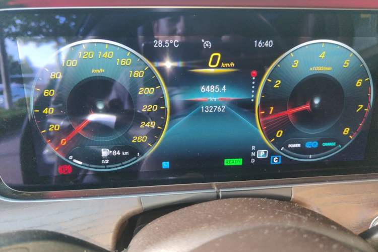 Used Mercedes-Benz E-Class 2021 E 260 L Odometer Close Up
