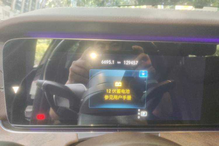 Used Mercedes-Benz E-Class 2021 E 300 L Premium Edition Odometer Close Up