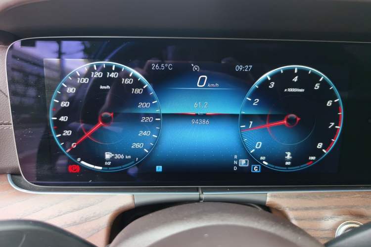Used Mercedes-Benz E-Class 2021 Facelift E 300 L Stylish Edition Odometer Close Up