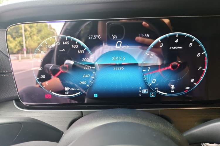 Used Mercedes-Benz E-Class 2021 Restyled E 300 L Sporty and Stylish Edition Odometer Close Up