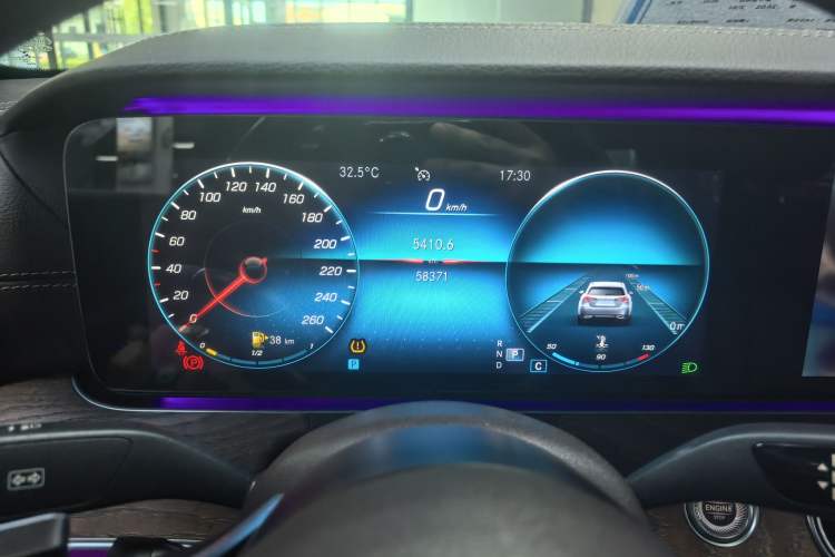 Used Mercedes-Benz E-Class 2021 E 300 L Premium Edition Odometer Close Up