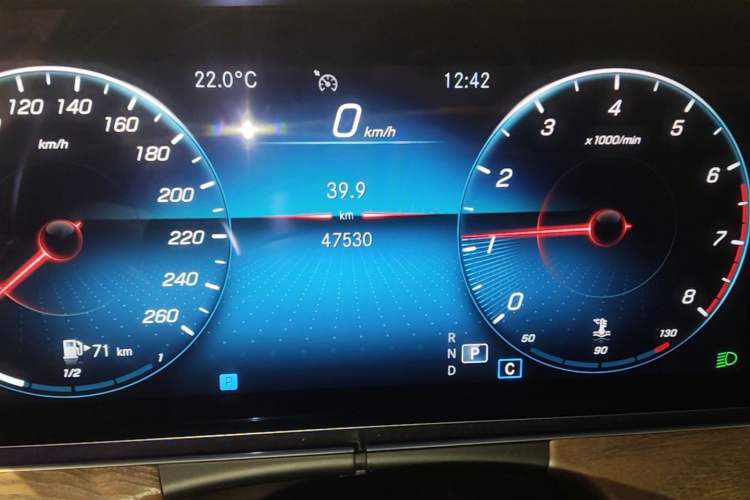 Used Mercedes-Benz E-Class 2021 Facelift E 300 L Stylish Edition Odometer Close Up