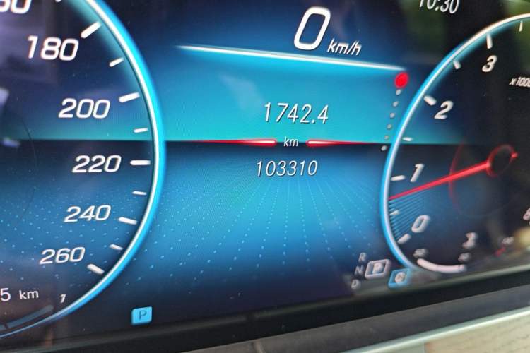 Used Mercedes-Benz E-Class 2021 Facelift E 260 L Sport Edition Odometer Close Up