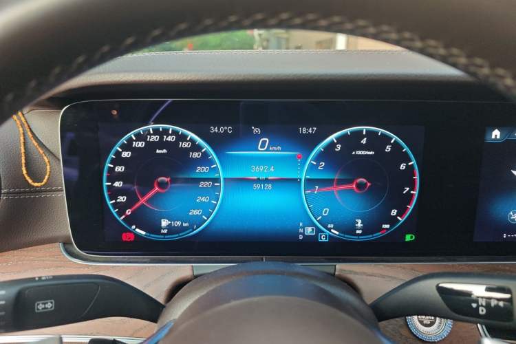 Used Mercedes-Benz E-Class 2021 Restyled E 300 L Luxury Edition Odometer Close Up