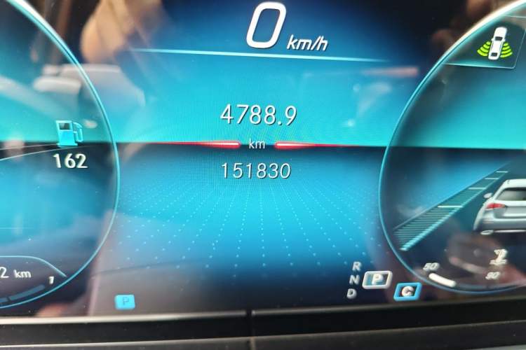 Used Mercedes-Benz E-Class 2021 Restyled E 300 L Sporty and Stylish Edition Odometer Close Up