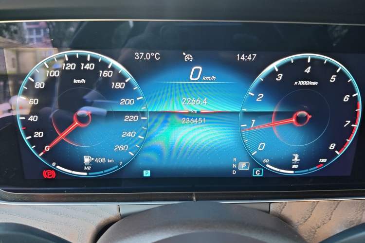 Used Mercedes-Benz E-Class 2021 Facelift E 260 L Odometer Close Up