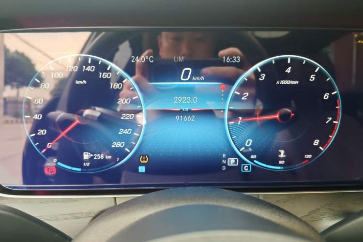 Used Mercedes-Benz E-Class 2021 Restyled E 300 L Luxury Edition Odometer Close Up