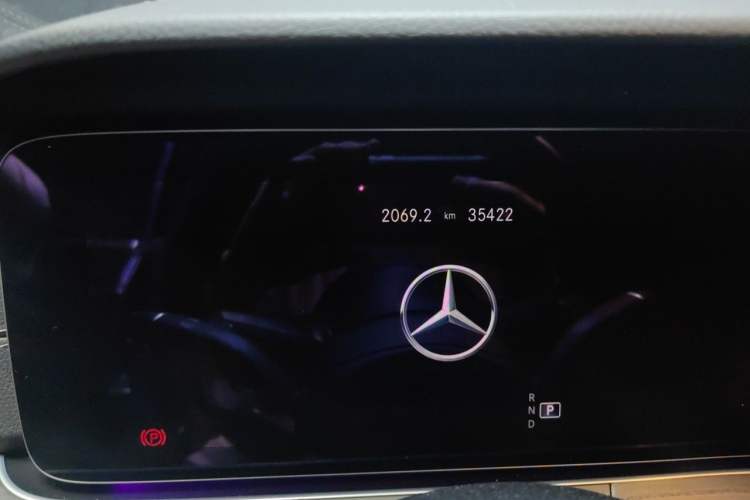 Used Mercedes-Benz E-Class 2021 Facelift E 260 L Sport Edition Odometer Close Up