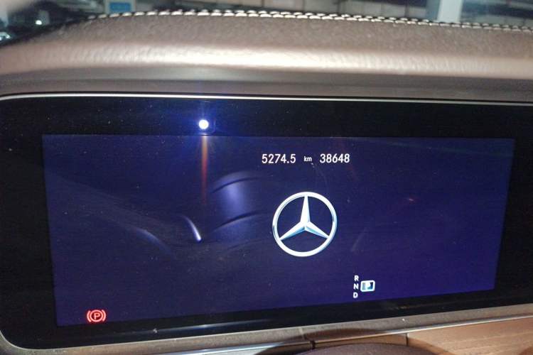 Used Mercedes-Benz E-Class 2021 Facelift E 260 L Odometer Close Up