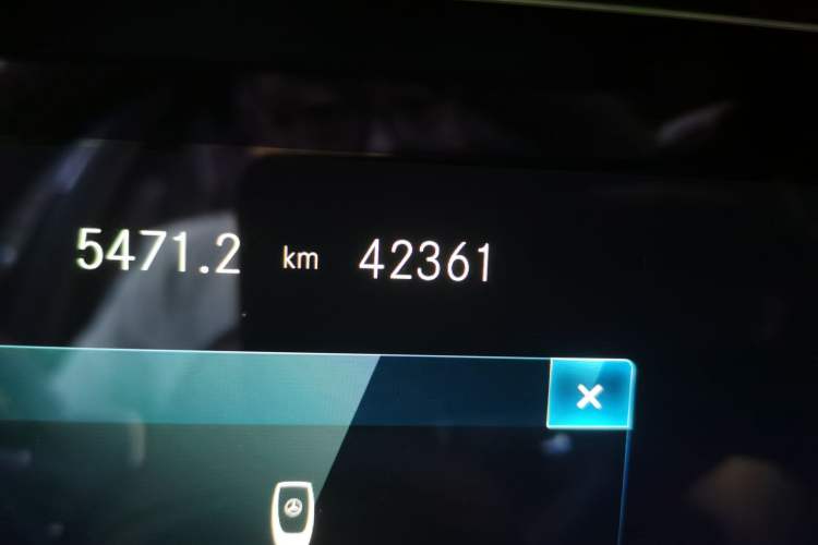 Used Mercedes-Benz E-Class 2021 Facelift E 300 L Stylish Edition Odometer Close Up
