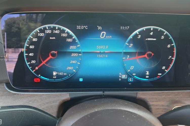 Used Mercedes-Benz E-Class 2021 E 300 L Premium Edition Odometer Close Up