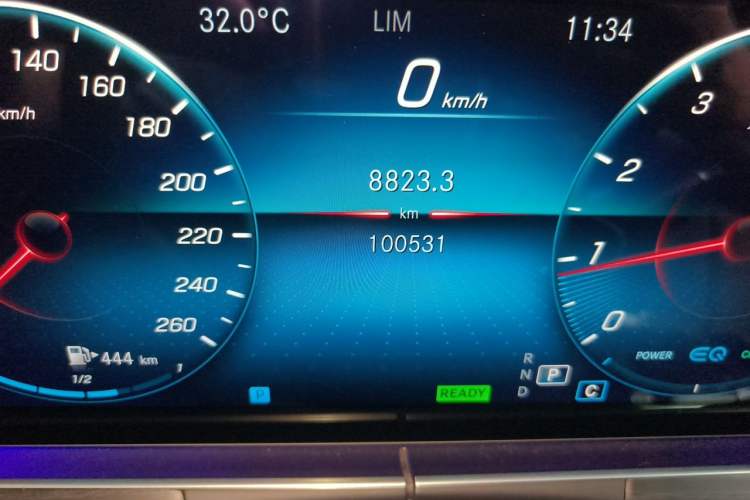 Used Mercedes-Benz E-Class 2021 E 260 L Odometer Close Up