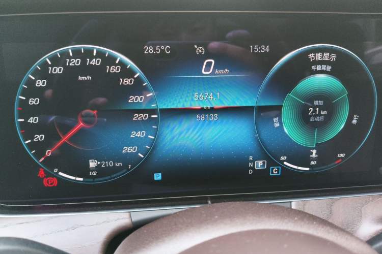 Used Mercedes-Benz E-Class 2021 Facelift E 260 L Sport 4MATIC Odometer Close Up