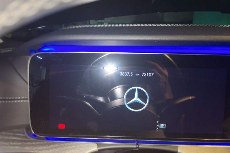 Used Mercedes-Benz E-Class 2021 Facelift E 300 L Stylish Edition Odometer Close Up