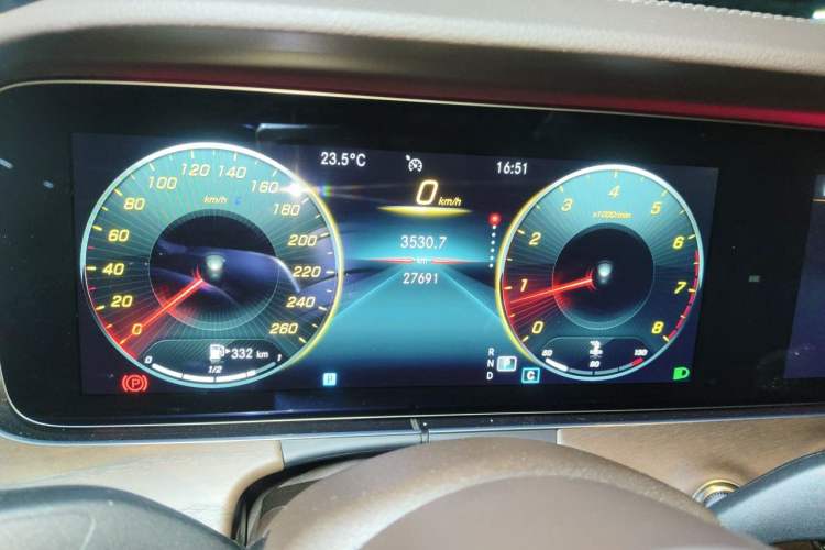 Used Mercedes-Benz E-Class 2021 E 300 L Luxury Model Odometer Close Up