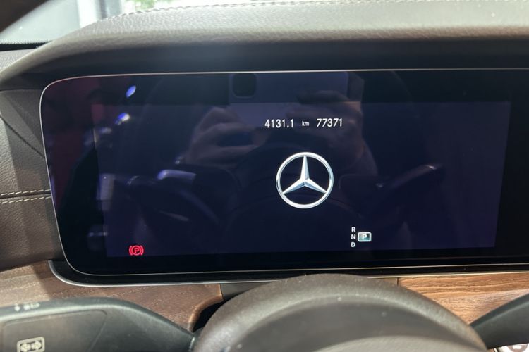Used Mercedes-Benz E-Class 2021 Restyled E 300 L Luxury Edition Odometer Close Up