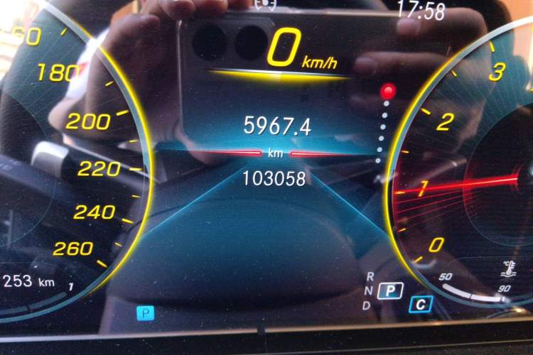 Used Mercedes-Benz E-Class 2021 Restyled E 300 L Sporty and Stylish Edition Odometer Close Up