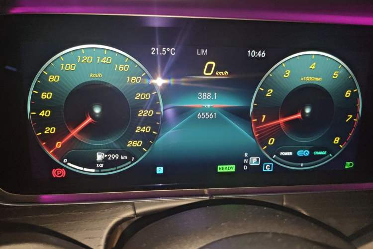 Used Mercedes-Benz E-Class 2021 E 260 L Sport 4MATIC Odometer Close Up