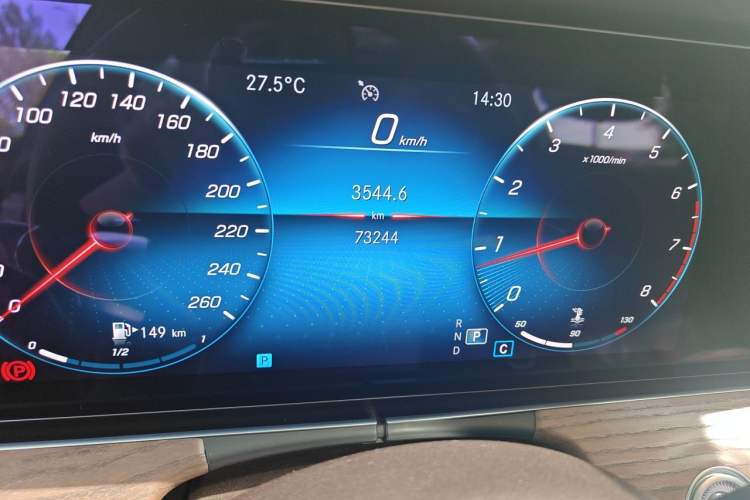 Used Mercedes-Benz E-Class 2021 Restyled E 300 L Luxury Edition Odometer Close Up