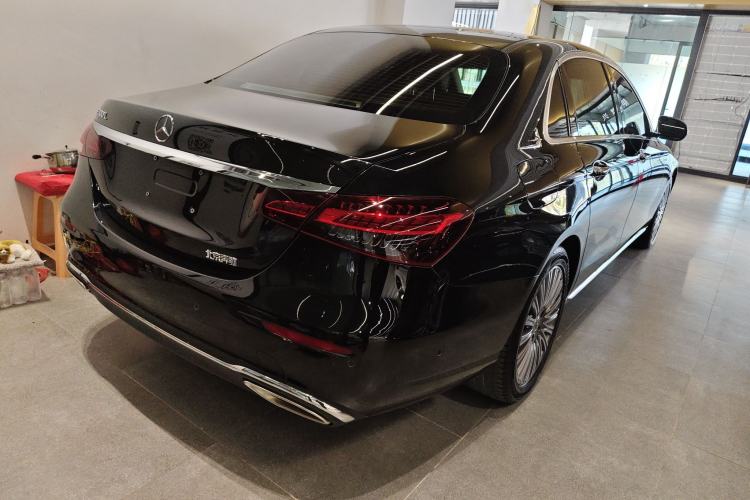 Used Mercedes-Benz E-Class 2021 Restyled E 300 L Luxury Edition Rear Right 45 Deg