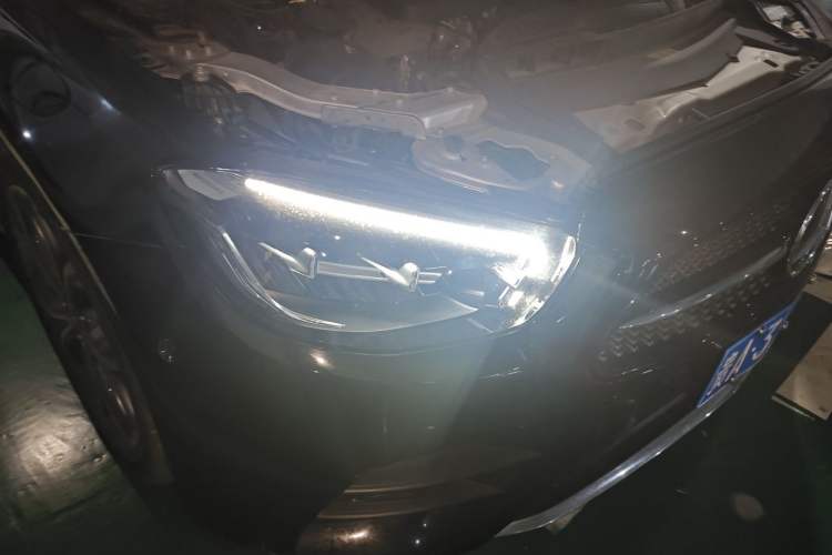 Used Mercedes-Benz E-Class 2021 Restyled E 300 L Sport Luxury Edition Right Front Headlight