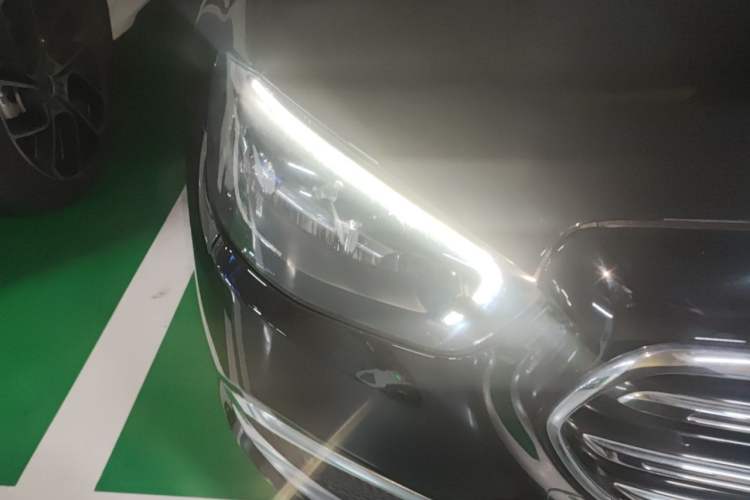 Used Mercedes-Benz E-Class 2021 Restyled E 300 L Luxury Edition Right Front Headlight
