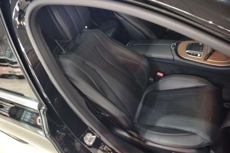 Used Mercedes-Benz E-Class 2021 Restyled E 300 L Luxury Edition Right Front Seat