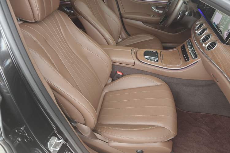 Used Mercedes-Benz E-Class 2021 Restyled E 300 L Luxury Edition Right Front Seat