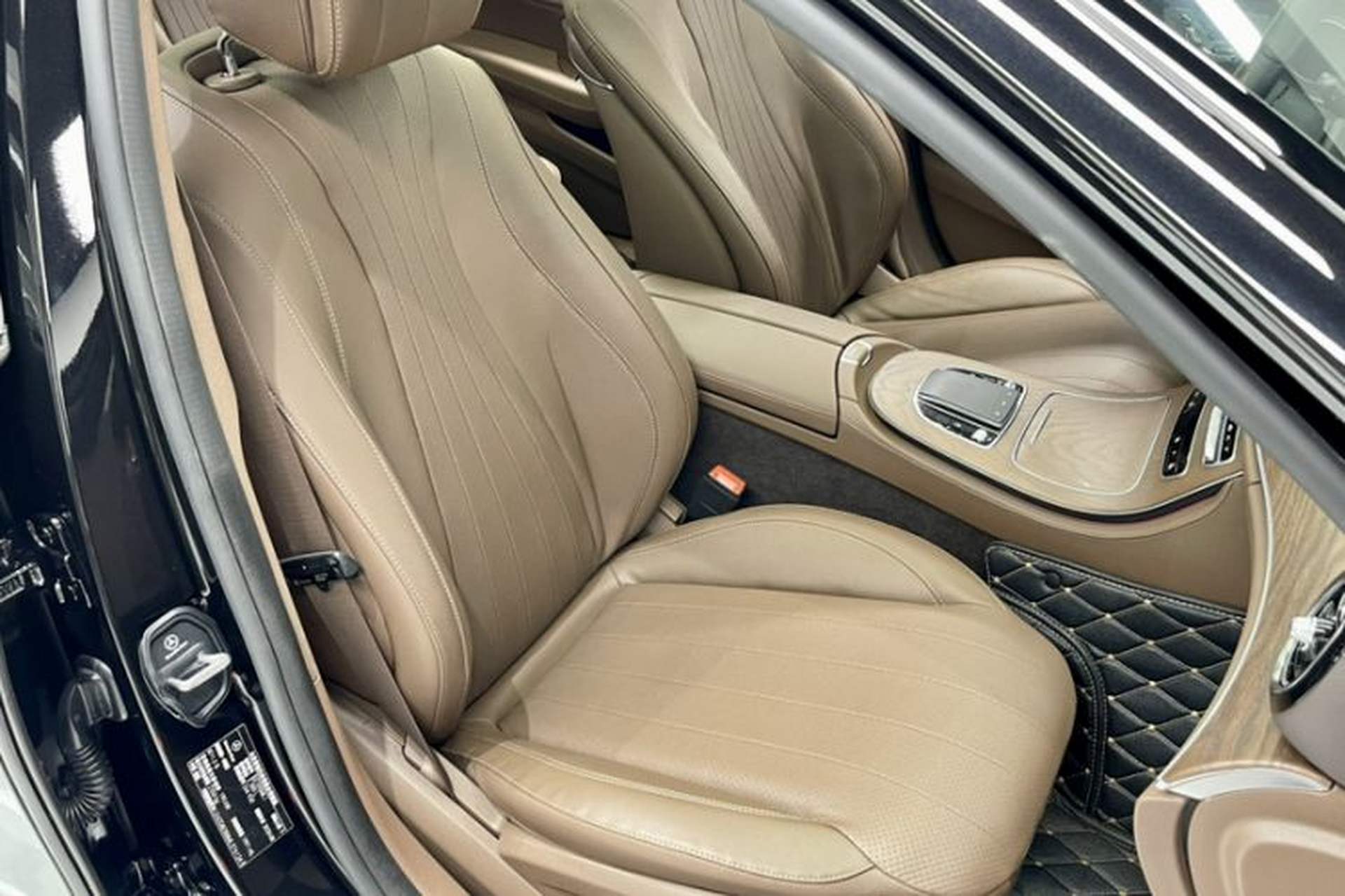 Used Mercedes-Benz E-Class 2021 E 300 L Stylish Model Right Front Seat