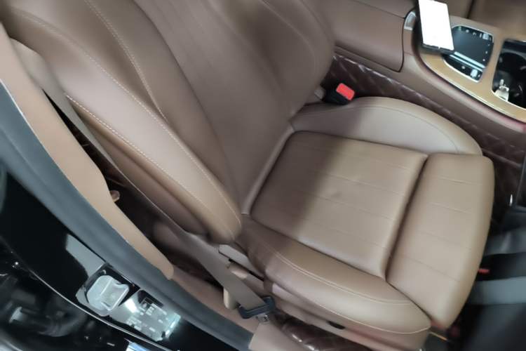 Used Mercedes-Benz E-Class 2021 Facelift E 260 L Right Front Seat