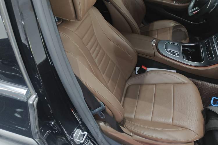 Used Mercedes-Benz E-Class 2021 Restyled E 300 L Sporty and Stylish Edition Right Front Seat