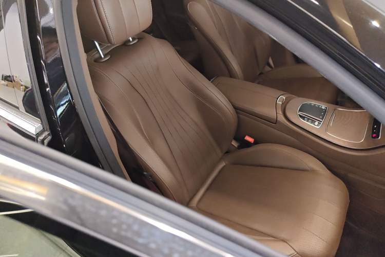 Used Mercedes-Benz E-Class 2021 Restyled E 300 L Luxury Edition Right Front Seat
