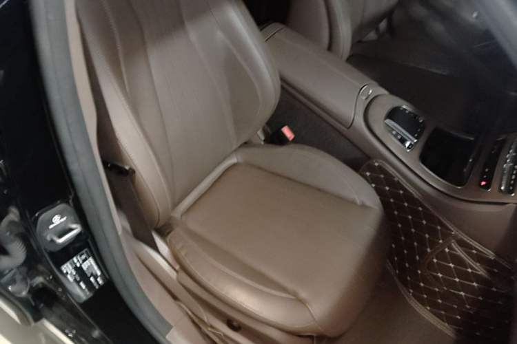 Used Mercedes-Benz E-Class 2021 Restyled E 300 L Luxury Edition Right Front Seat