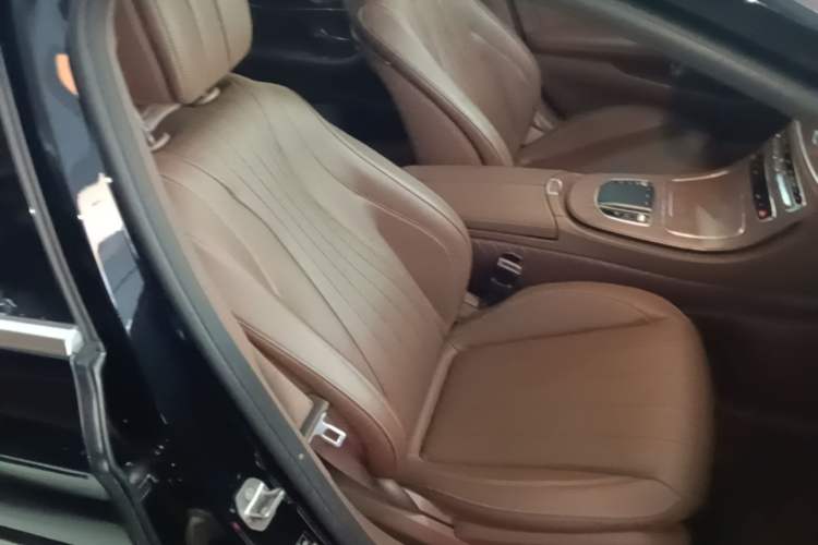 Used Mercedes-Benz E-Class 2021 Restyled E 300 L Luxury Edition Right Front Seat