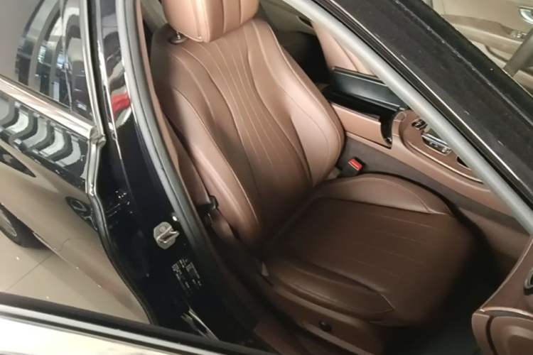 Used Mercedes-Benz E-Class 2021 Restyled E 300 L Luxury Edition Right Front Seat