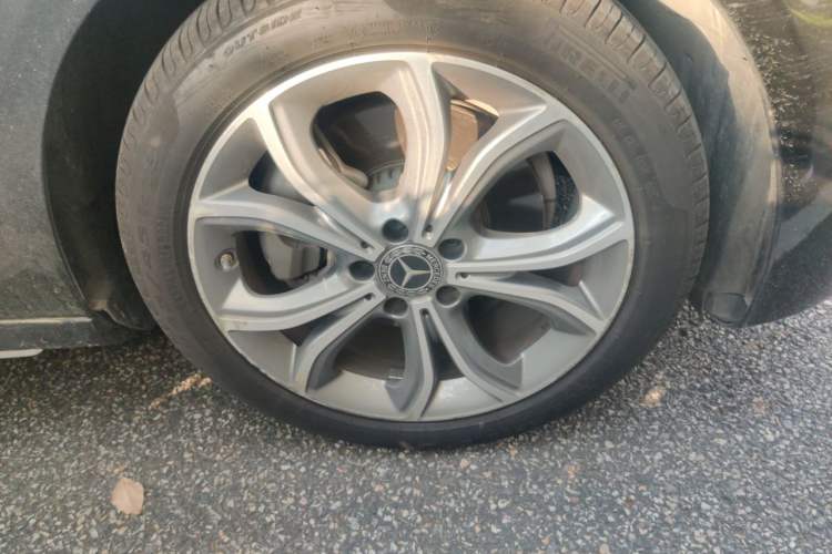 Used Mercedes-Benz E-Class 2021 E 300 L Sporty and Stylish Model Right Front Wheel Hub