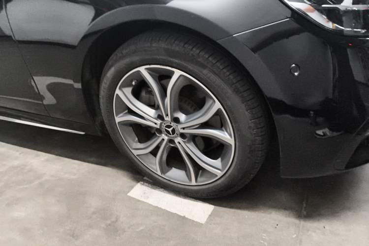 Used Mercedes-Benz E-Class 2021 E 300 L Sporty and Stylish Model Right Front Wheel Hub