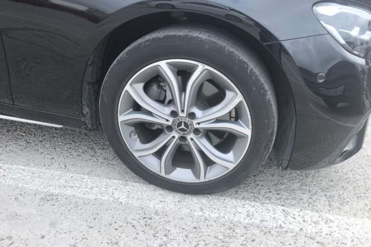 Used Mercedes-Benz E-Class 2021 Restyled E 300 L Sport Luxury Edition Right Front Wheel Hub